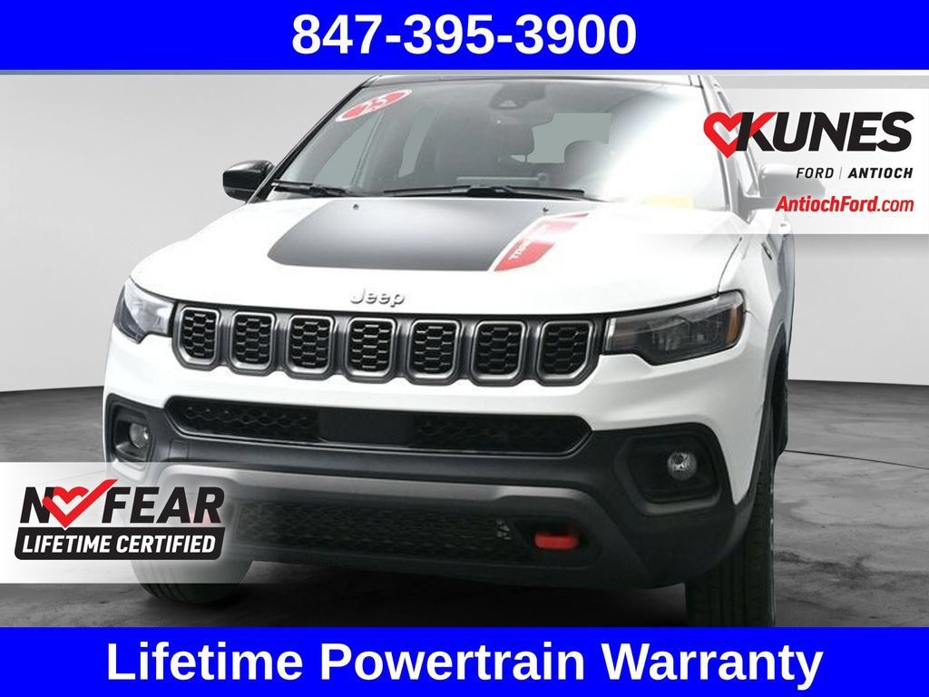 Used 2025 Jeep Compass Trailhawk AWD/4WD image 7