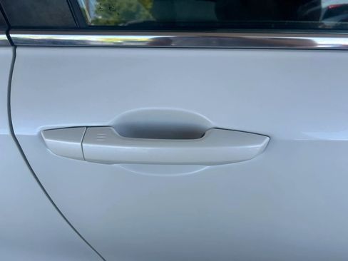 Used 2018 Honda CR-V EX image 4