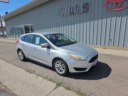 Used 2017 Ford Focus SE FWD image 1