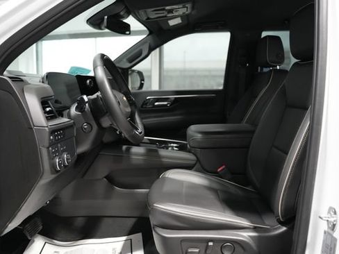 Used 2025 Chevrolet Tahoe Premier AWD/4WD image 18