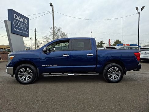 Used 2019 Nissan Titan SL image 7