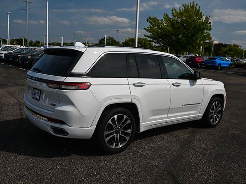 Used 2022 Jeep Grand Cherokee Overland w/ Adv Protech Group III AWD/4WD image 5