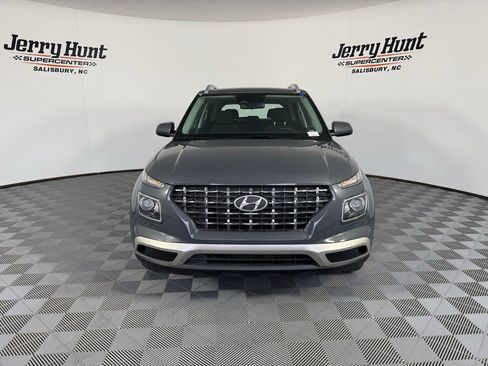 Used 2024 Hyundai Venue SEL image 7