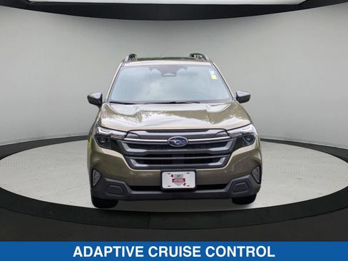 Used 2025 Subaru Forester Premium AWD/4WD image 9