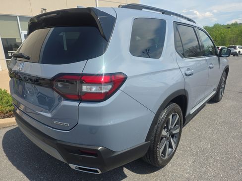 Used 2025 Honda Pilot Touring image 5