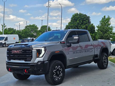 Used 2025 GMC Sierra 2500 AT4X AWD/4WD image 3
