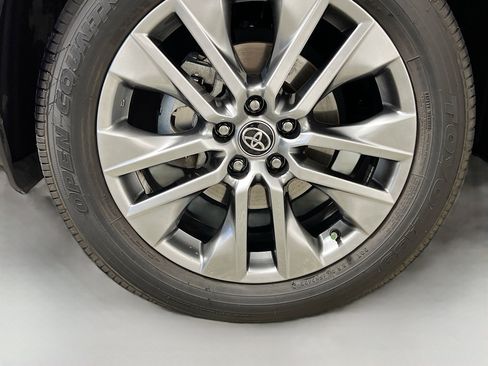 Used 2023 Toyota RAV4 XLE Premium image 14