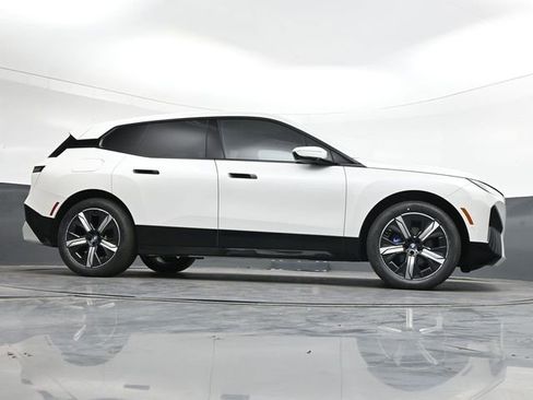 Used 2024 BMW iX xDrive50 w/ Premium Package AWD/4WD image 34