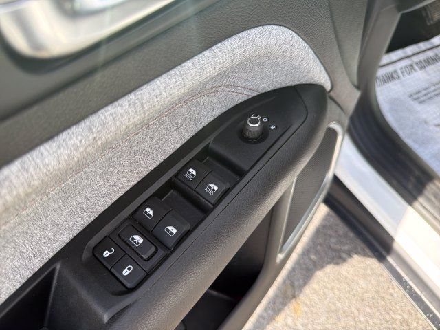 Used 2022 Jeep Compass Latitude AWD/4WD image 11