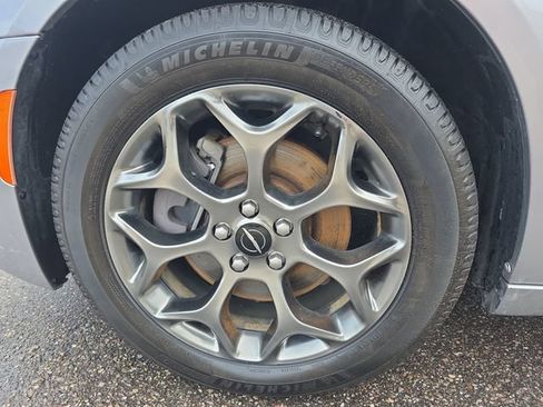 Used 2017 Chrysler 300 S AWD/4WD image 10