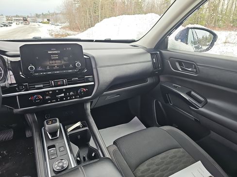 Certified 2025 Nissan Pathfinder SV image 20