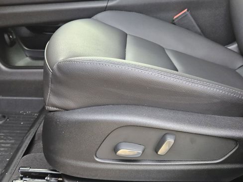 New 2026 Cadillac XT5 Luxury w/ LPO, Floor Liner Package image 17