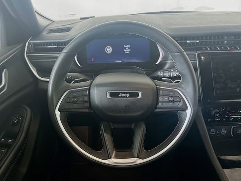 Used 2024 Jeep Grand Cherokee Altitude image 18