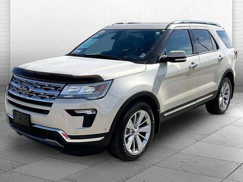 Used 2018 Ford Explorer Limited w/ Equipment Group 301A AWD/4WD image 3