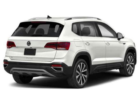 Used 2023 Volkswagen Taos SE AWD/4WD image 2