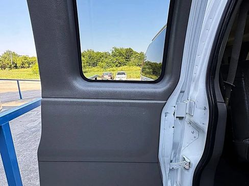 Used 2016 Chevrolet Express 3500 LS RWD image 34