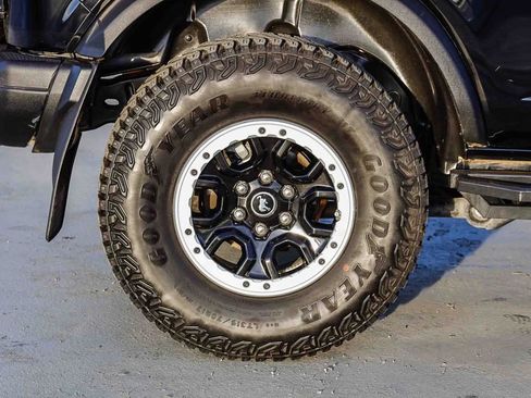 Used 2024 Ford Bronco Badlands image 12