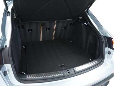 Certified 2026 Porsche Macan AWD/4WD image 36