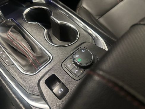 Used 2023 Chevrolet Traverse RS image 32