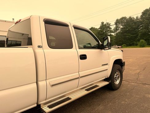 Used 2004 Chevrolet Silverado 2500 LS w/ Skid Plate Package AWD/4WD image 27