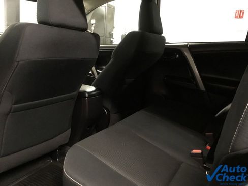 Used 2018 Toyota RAV4 XLE image 29