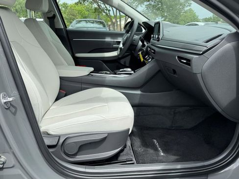 Used 2023 Hyundai Sonata SE FWD image 13