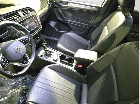 Used 2022 Volkswagen Tiguan SE R-Line image 18