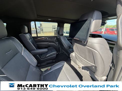 Used 2021 Cadillac Escalade ESV Premium Luxury w/ LPO, Illumination Package image 40