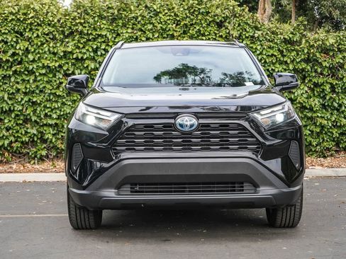 Used 2022 Toyota RAV4 XLE AWD/4WD image 2