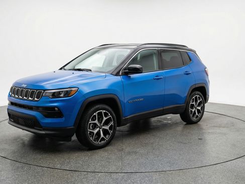 Used 2025 Jeep Compass Limited AWD/4WD image 3