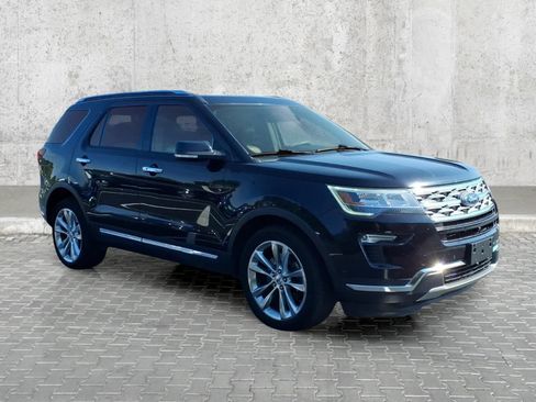 Used 2018 Ford Explorer Limited w/ Equipment Group 301A AWD/4WD image 2