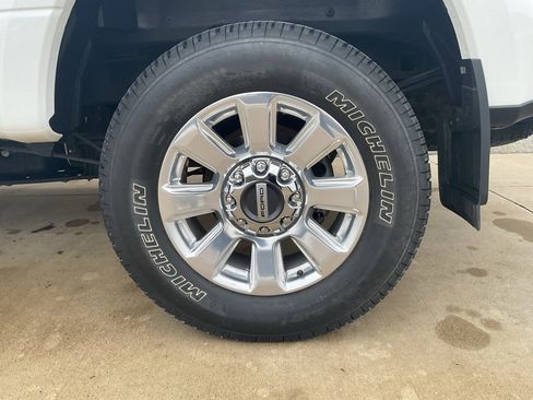 Used 2022 Ford F250 Platinum w/ FX4 Off-Road Package image 6