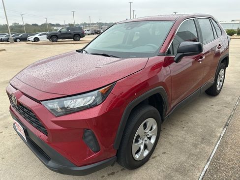 Used 2022 Toyota RAV4 LE image 3