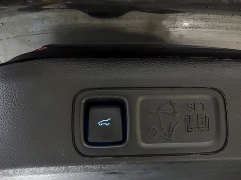 Used 2021 Ford Expedition XLT image 23