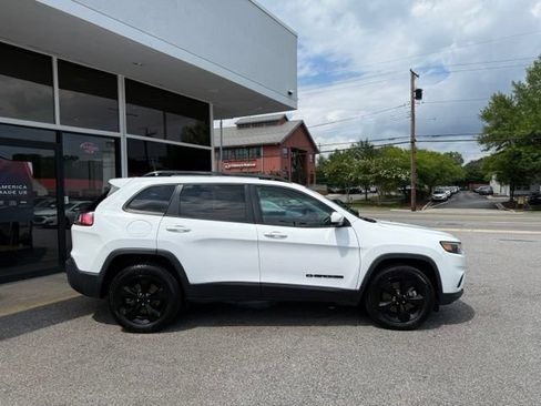 Used 2019 Jeep Cherokee Latitude Plus AWD/4WD image 30