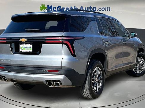 Used 2025 Chevrolet Traverse LT image 6