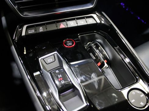 Used 2023 Audi e-tron GT Prestige AWD/4WD image 40