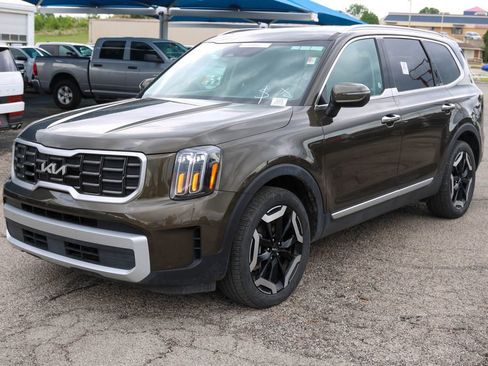 Used 2025 Kia Telluride S image 3