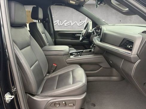 Used 2025 Chevrolet Suburban Z71 AWD/4WD image 24