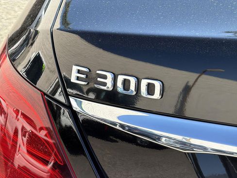 Used 2018 Mercedes-Benz E 300 image 32