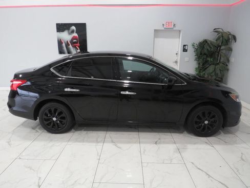 Used 2019 Nissan Sentra SV FWD image 3
