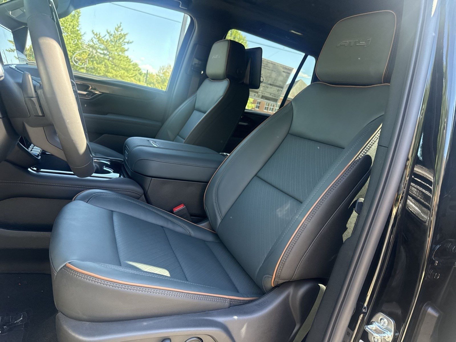 New 2026 GMC Yukon AT4 w/ AT4 Premium Plus Package AWD/4WD image 10