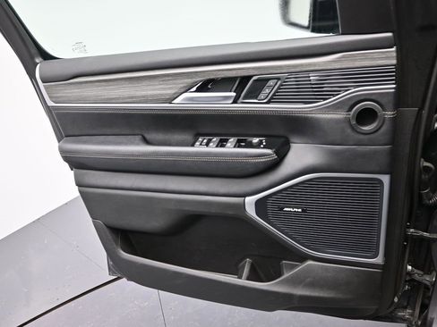 Used 2024 Jeep Wagoneer Series II image 26