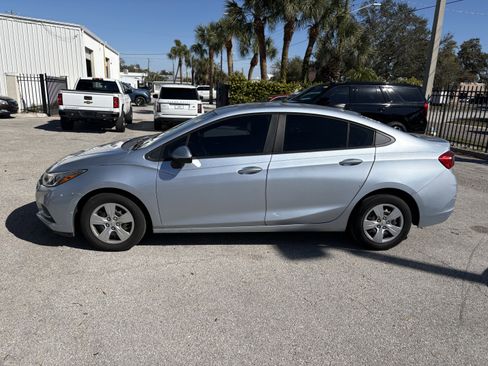 Used 2018 Chevrolet Cruze LS image 4