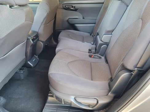 Certified 2024 Toyota Highlander LE AWD/4WD image 18