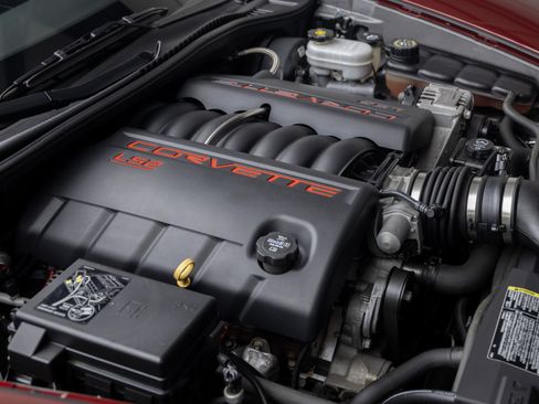 Used 2007 Chevrolet Corvette Coupe w/ Preferred Equipment Group RWD image 12