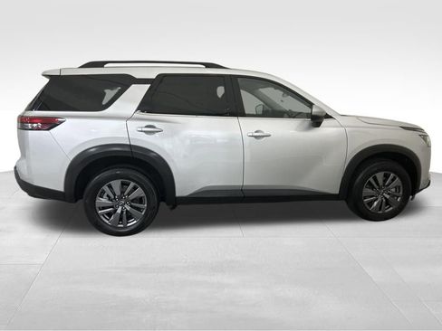 Used 2025 Nissan Pathfinder SV image 7
