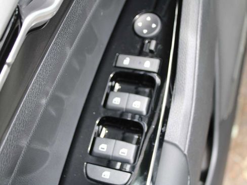 New 2025 Kia Sportage EX image 19