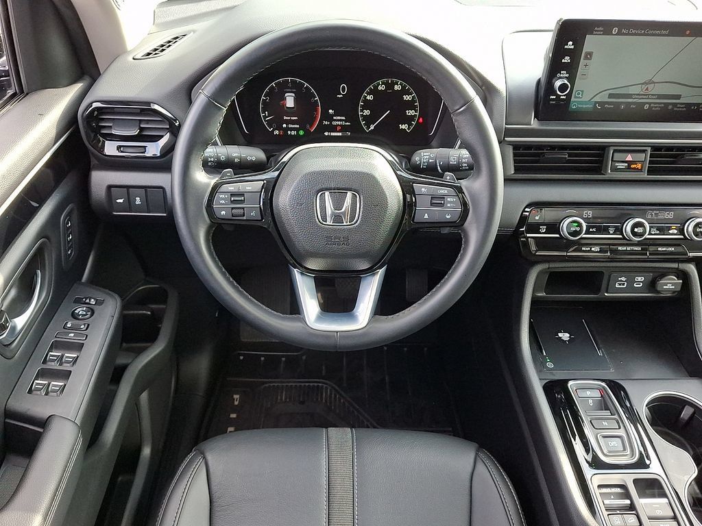 Used 2024 Honda Pilot Touring image 2