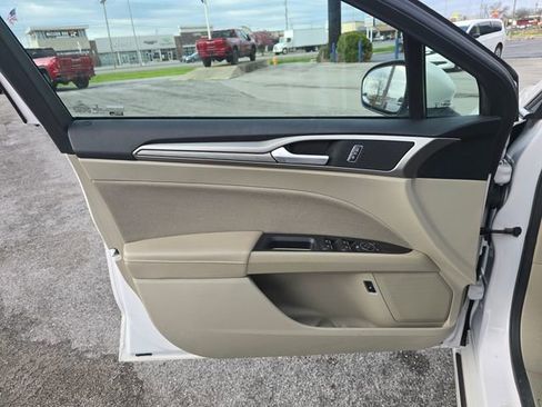 Used 2019 Ford Fusion SE image 11